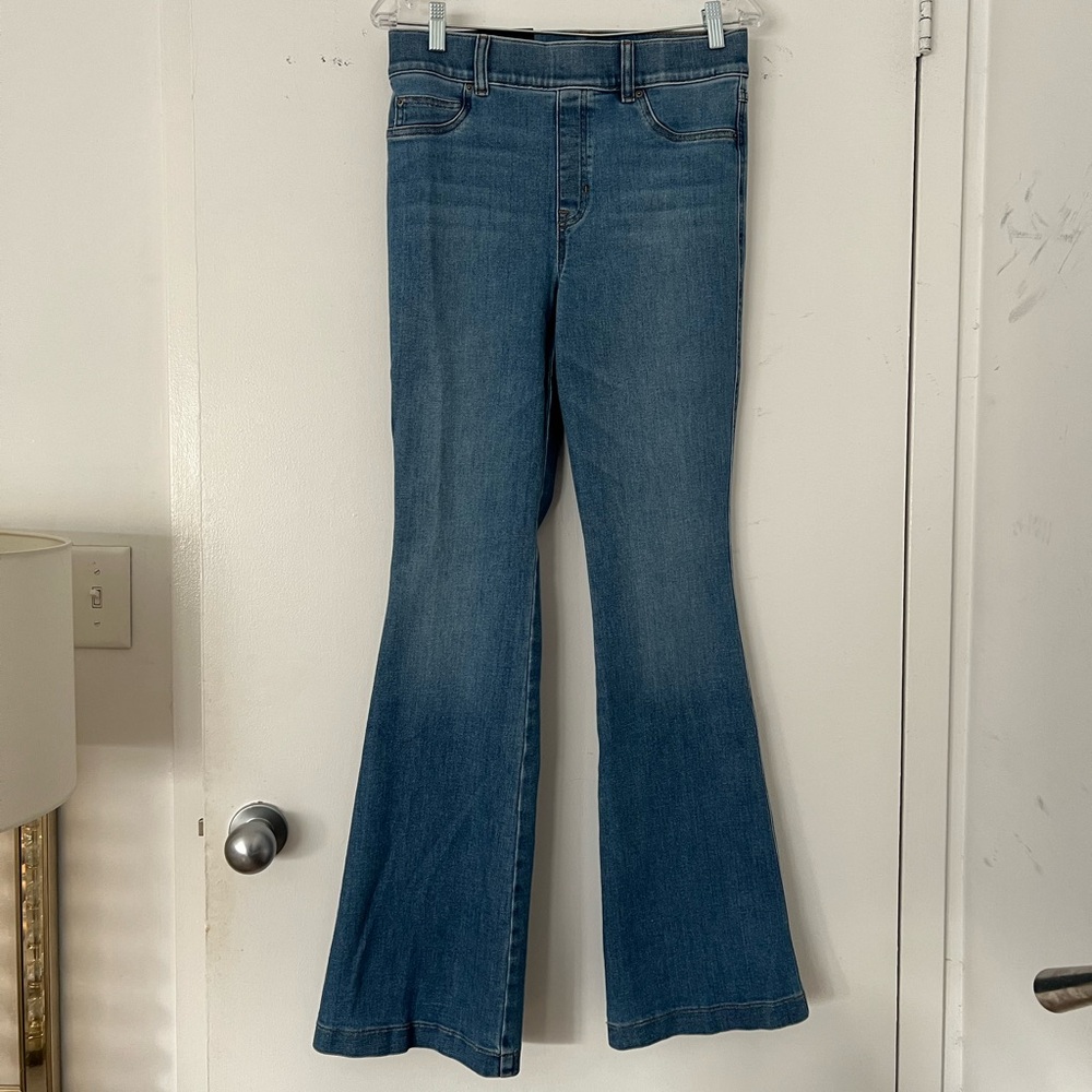 NWT SPANX Kick Flare Jeans Stonewash Blue M | Pull‑On High‑Rise Shaping Denim